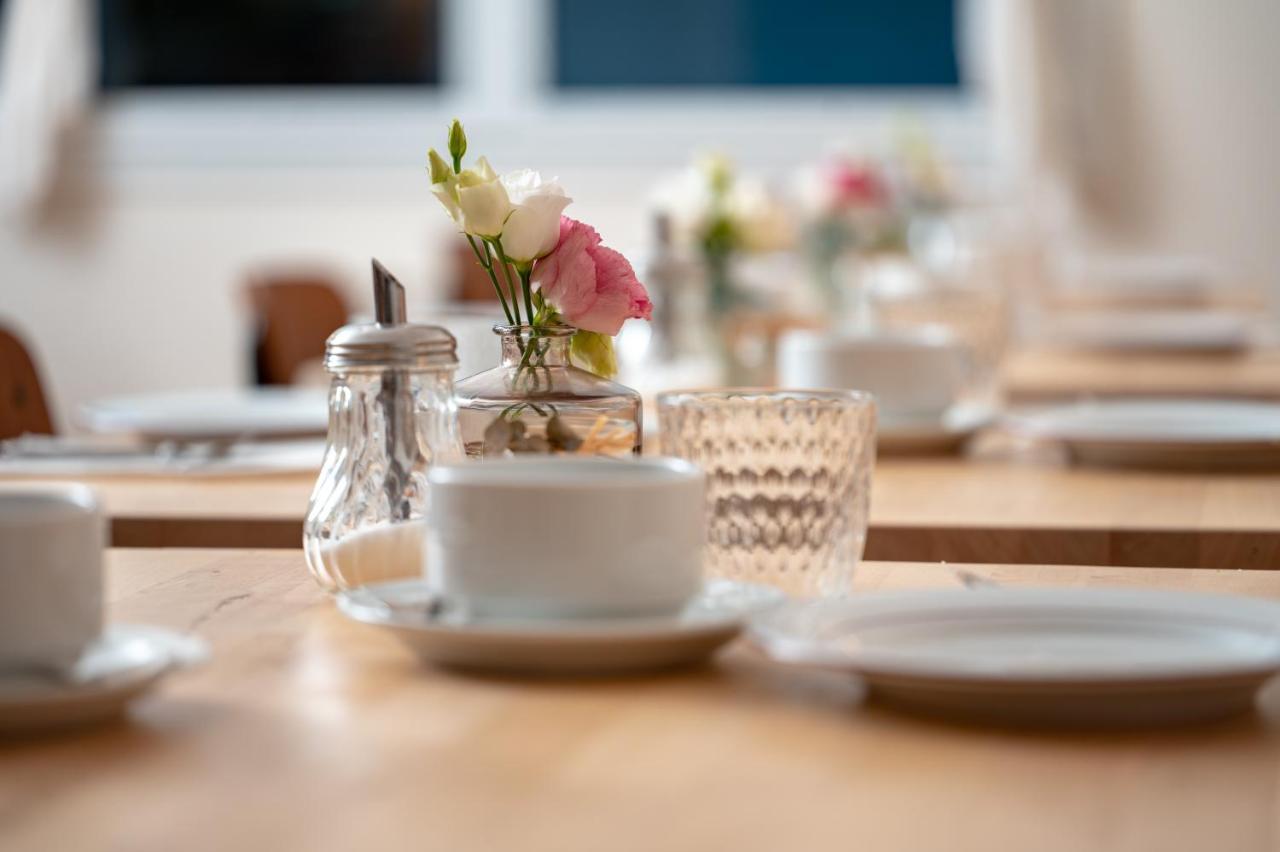 Hotel Restaurant La Voile Bleue エルドゥヴァン エクステリア 写真