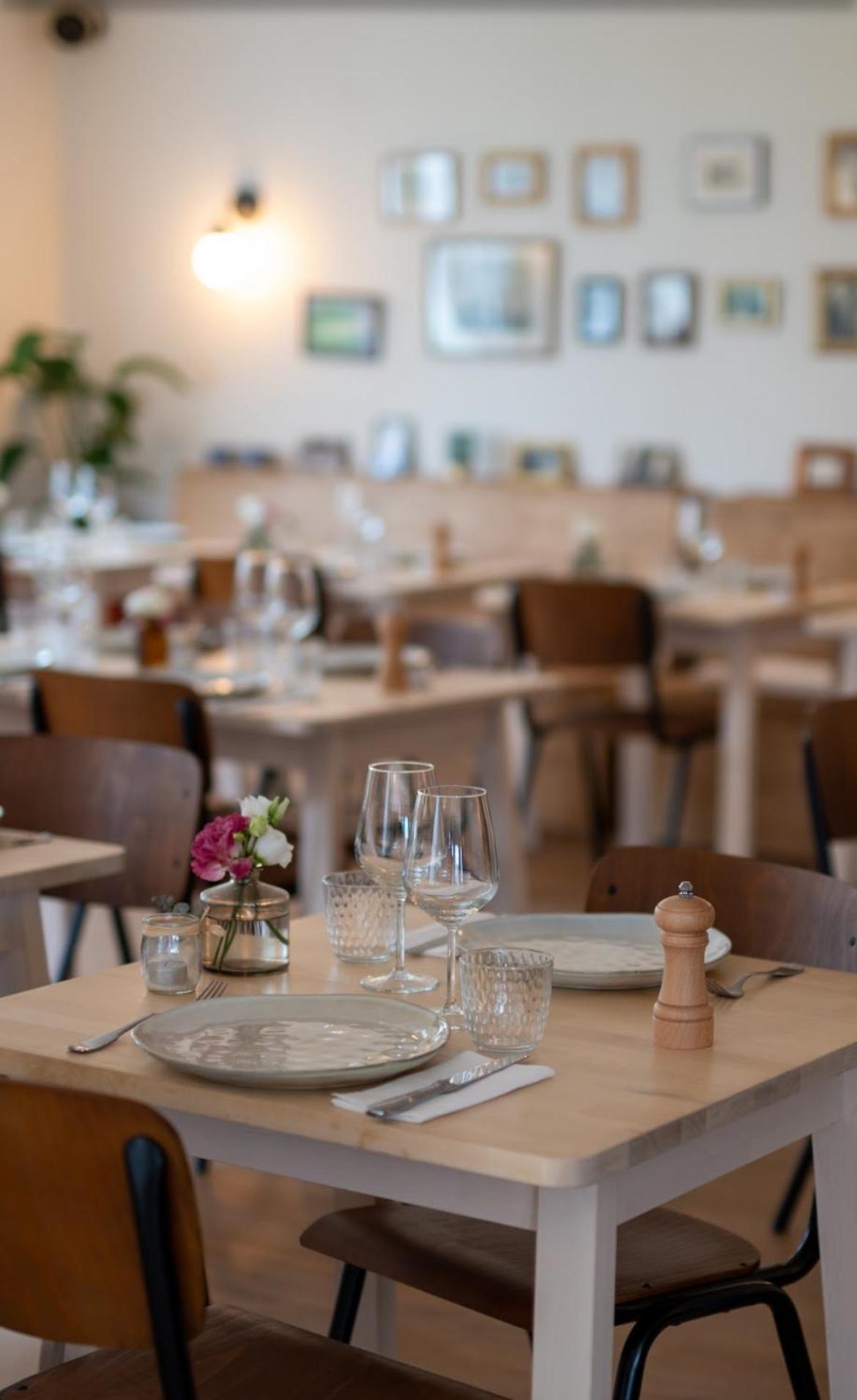Hotel Restaurant La Voile Bleue エルドゥヴァン エクステリア 写真
