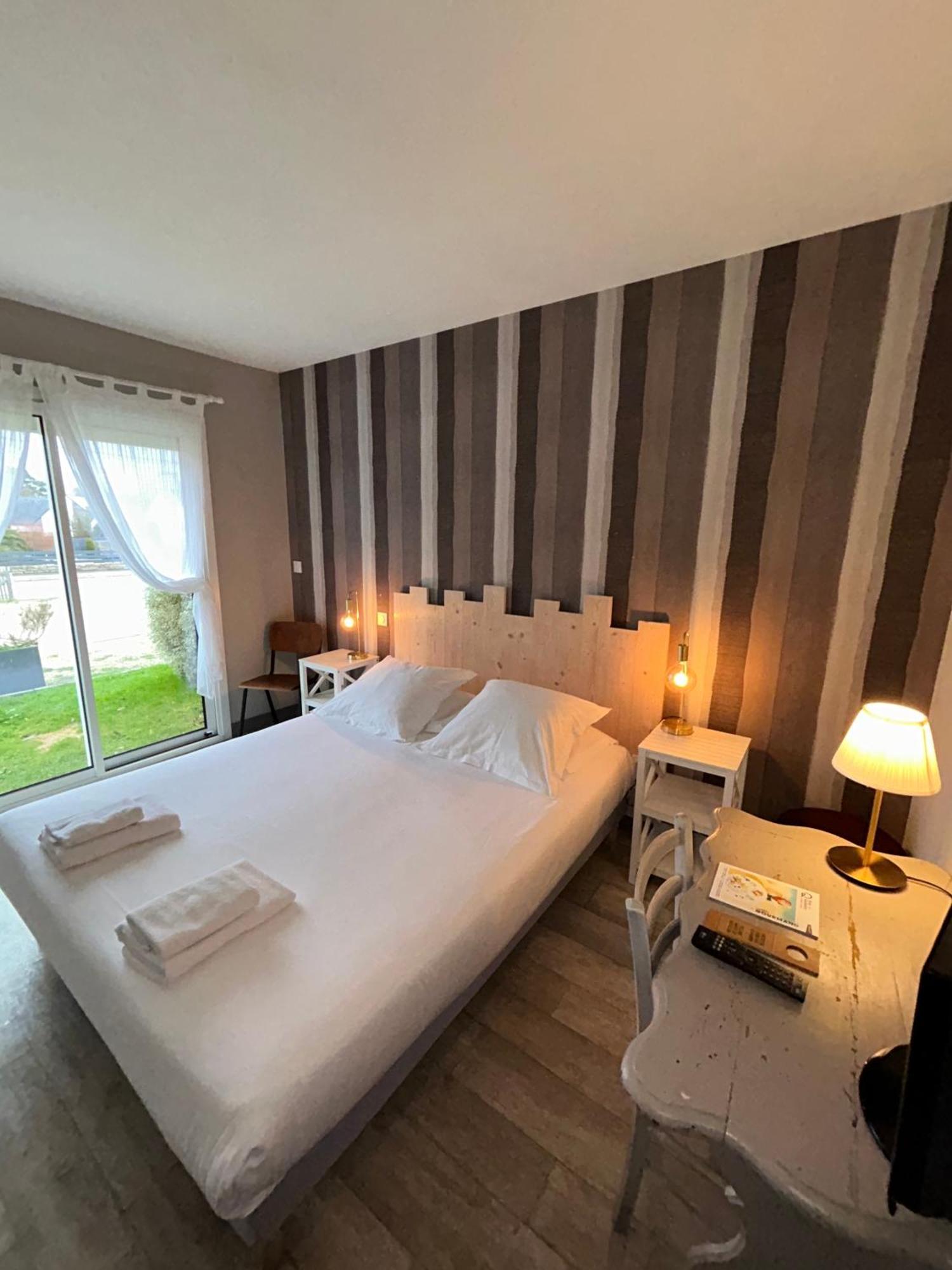 Hotel Restaurant La Voile Bleue エルドゥヴァン エクステリア 写真